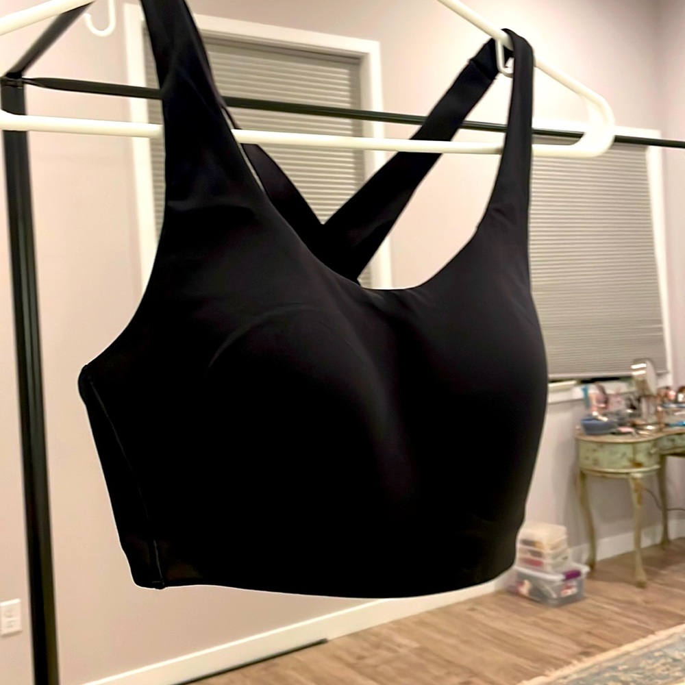 New LULULEMON Air AirSupport High Support Strappy Sports Bra 32DD never worn